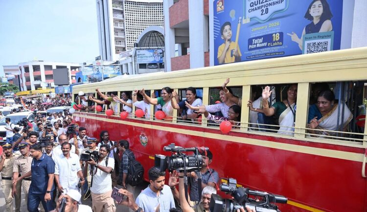 പ്രിയദര്‍ശിനി പദ്ധതിയുടെ ഭാഗമായുള്ള ആദ്യ കെഎസ്ആര്‍ടിസി യാത്രയ്ക്ക് മുന്‍പ്‌