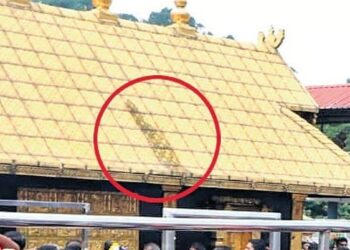 ശബരിമല ശ്രീകോവിലിന്റെ സ്വര്‍ണ്ണം പൂശിയ മേല്‍ക്കൂരയില്‍ അസാധാരണ നിറംമാറ്റം
