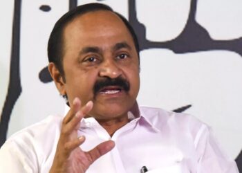 ആര്‍ഭാടം, അനാവശ്യം; മുഖ്യമന്ത്രിക്ക് നല്‍കുന്ന ‘ഗാര്‍ഡ് ഓഫ് ഓണര്‍’ ഒഴിവാക്കണമെന്ന് വി ഡി സതീശന്‍