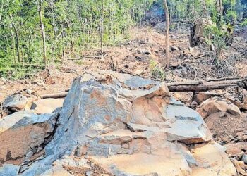 ഉരുൾപ്പൊട്ടലിനും മണ്ണിടിച്ചിലിനും സാധ്യത; വിലങ്ങാട് മേഖലയിലെ ജനങ്ങളെ ഉടൻ മാറ്റി താമസിപ്പിക്കണമെന്ന് കളക്ടർ