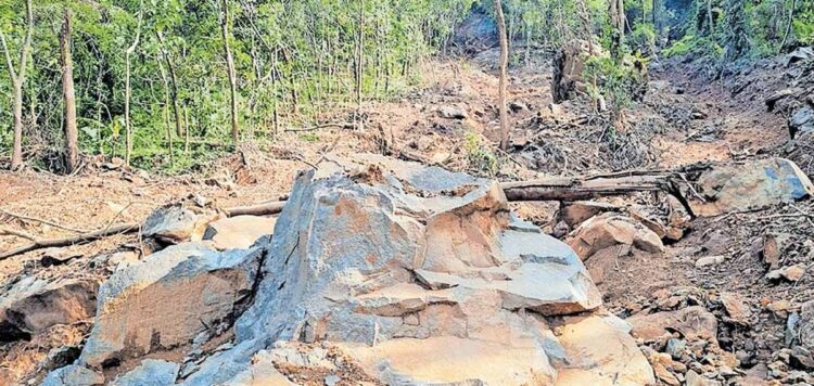 ഉരുൾപ്പൊട്ടലിനും മണ്ണിടിച്ചിലിനും സാധ്യത; വിലങ്ങാട് മേഖലയിലെ ജനങ്ങളെ ഉടൻ മാറ്റി താമസിപ്പിക്കണമെന്ന് കളക്ടർ