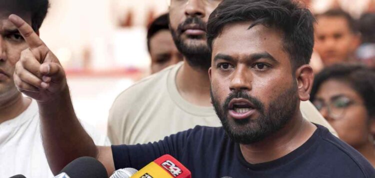 പ്രശ്നമുണ്ടാക്കുന്നത് വിദ്യാര്ത്ഥികളല്ല, പുറത്തു നിന്നുളള ആളുകള്’: അഭിജീത് ദിപ്കെ
