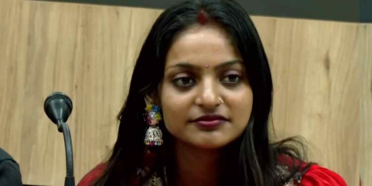 മൊണാലിസയ്ക്ക് വീണ്ടും പൊലീസ് സംരക്ഷണം; ഉത്തരവിട്ട് ഹൈക്കോടതി