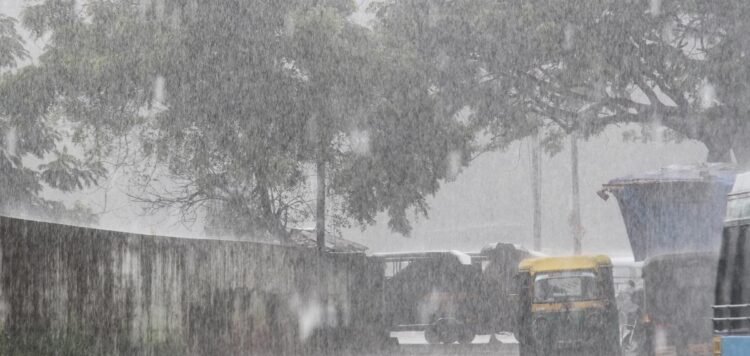 ഇന്നും ശക്തമായ മഴ; കണ്ണൂര്, കാസര്കോട് ജില്ലകളില് ഓറഞ്ച് അലേര്ട്ട്, 9 ജില്ലകളില് യെല്ലോ അലേര്ട്ട്