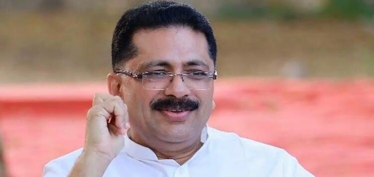 ചെവിയില്‍ പിടിച്ചത് തമാശയ്ക്ക്, നുള്ളുകയോ വേദനിപ്പിക്കുകയോ ചെയ്തതല്ല: കെ ടി ജലീല്‍