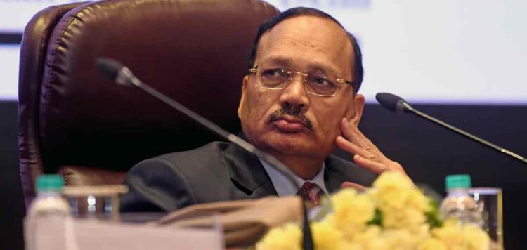 ‘പാറ്റ’ എന്ന് വിളിച്ചത് വ്യാജ നിയമ ബിരുദധാരികളെ, രാജ്യത്തെ യുവാക്കളെയല്ല’: ചീഫ് ജസ്റ്റിസ് സൂര്യകാന്ത്