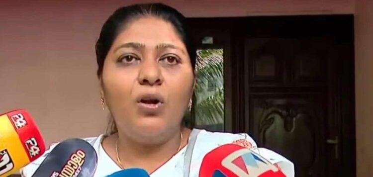 മൂന്ന് കോടിക്ക് മന്ത്രിപദവി; വിദ്യാബാലകൃഷ്ണനെ വിളിച്ച രണ്ട് പേര് പിടിയില്